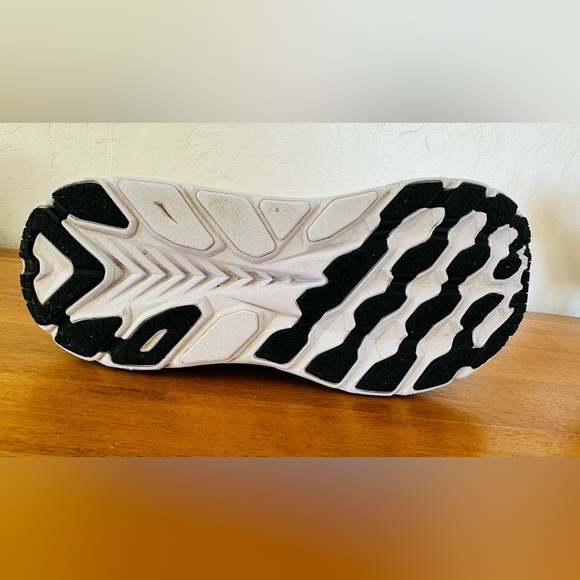 HOKA One Clifton 8 Women’s 9.5B Black White Mesh Shoes Sneakers Worn a Few Times - Picture 5 of 9